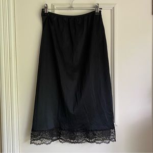💍Vintage black lace Petticoat Junction half slip